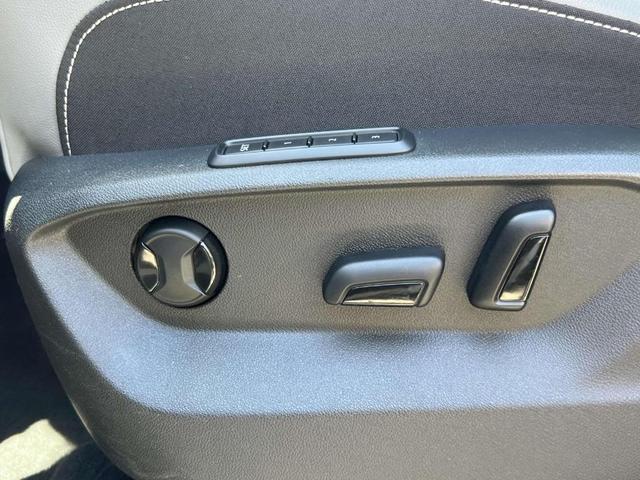 Photo of 2024 Opal White Pearl Effect Volkswagen Atlas Cross Sport