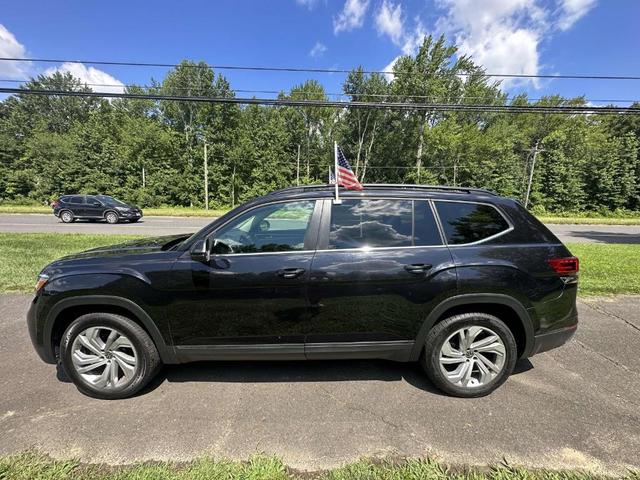 Photo of 2022 Deep Black Pearl Effect Volkswagen Atlas
