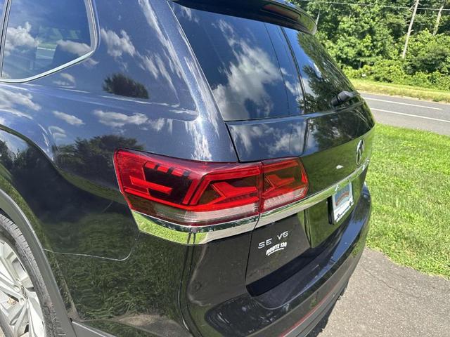 Photo of 2022 Deep Black Pearl Effect Volkswagen Atlas