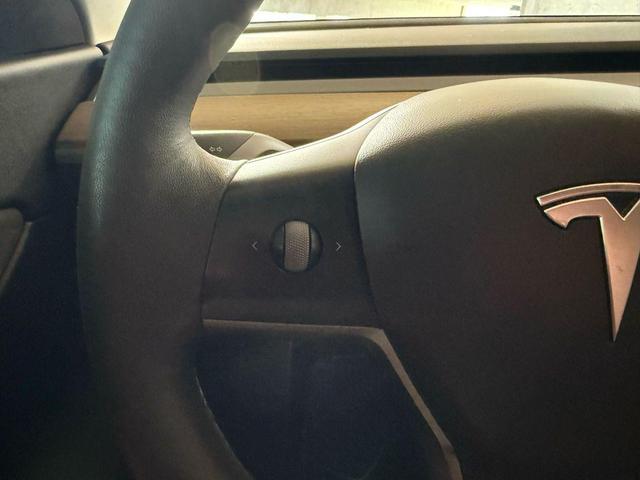 Photo of 2021 Deep Blue Metallic Tesla Model Y
