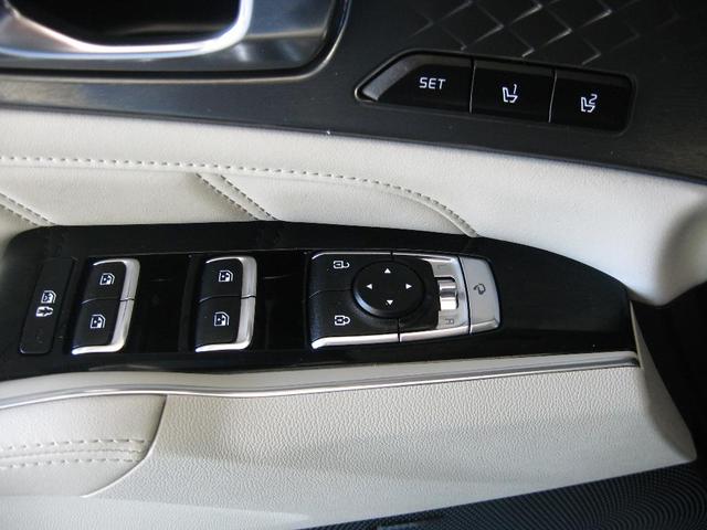 Photo of 2023 Platinum Graphite Kia Sorento Plug-In Hybrid