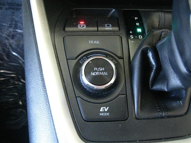 Photo of 2021 Super White Toyota RAV4 Hybrid