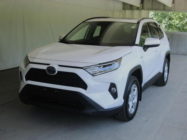 Photo of 2021 Super White Toyota RAV4 Hybrid