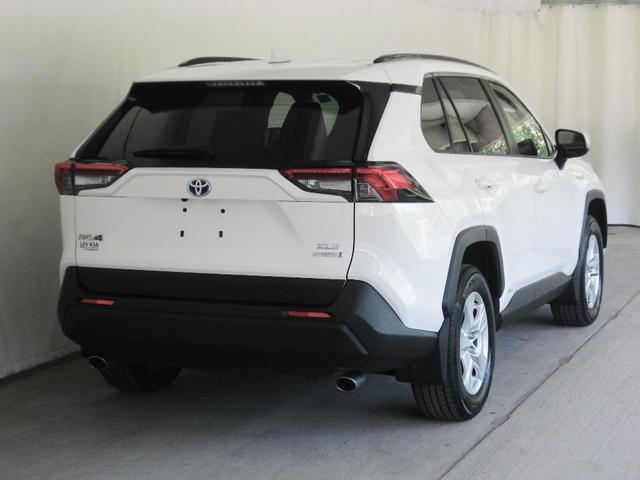 Photo of 2021 Super White Toyota RAV4 Hybrid