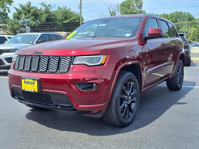 Photo of 2022 Velvet Red Pearlcoat Jeep Grand Cherokee WK