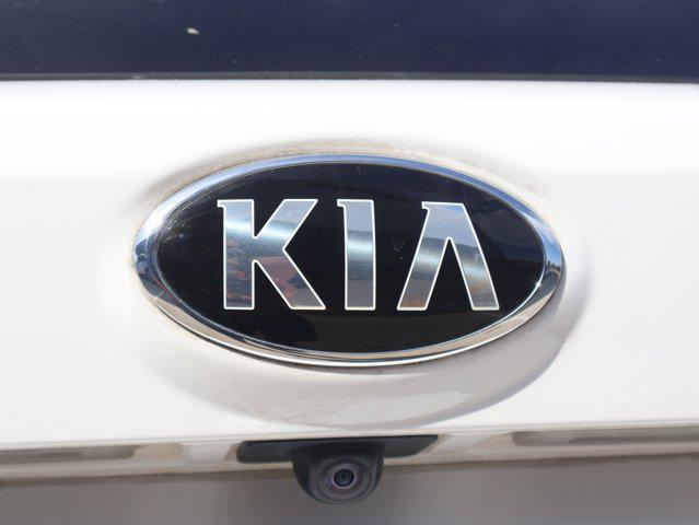 Photo of 2021 Glacial White Pearl Kia Sorento