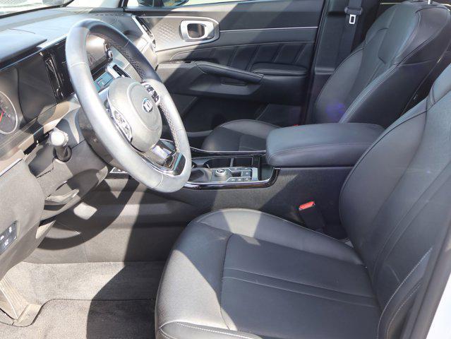 Photo of 2021 Glacial White Pearl Kia Sorento
