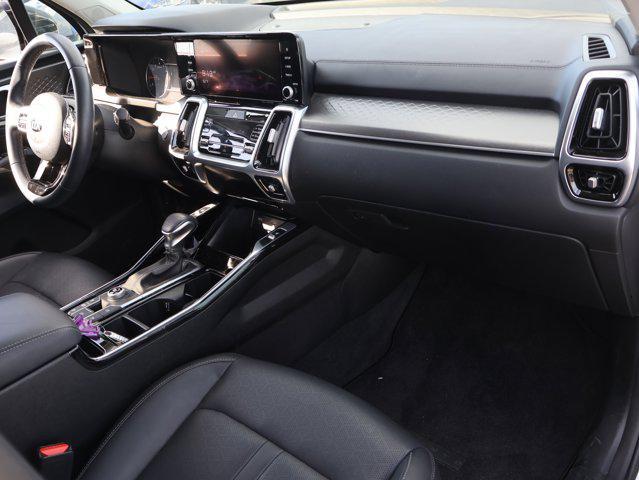 Photo of 2021 Glacial White Pearl Kia Sorento