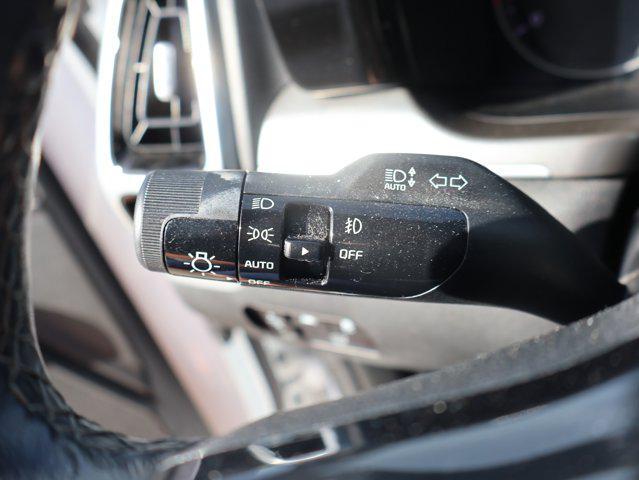 Photo of 2021 Glacial White Pearl Kia Sorento