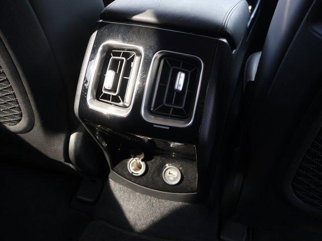 Photo of 2021 Glacial White Pearl Kia Sorento