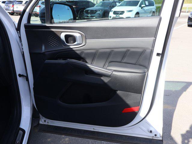 Photo of 2021 Glacial White Pearl Kia Sorento