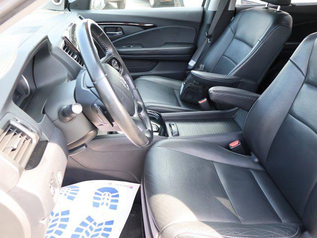 Photo of 2019 White Diamond Pearl Honda Pilot