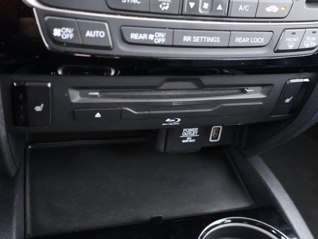 Photo of 2019 White Diamond Pearl Honda Pilot