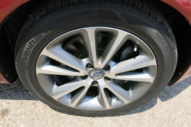 Photo of 2011 Flamenco Red Metallic Volvo C70