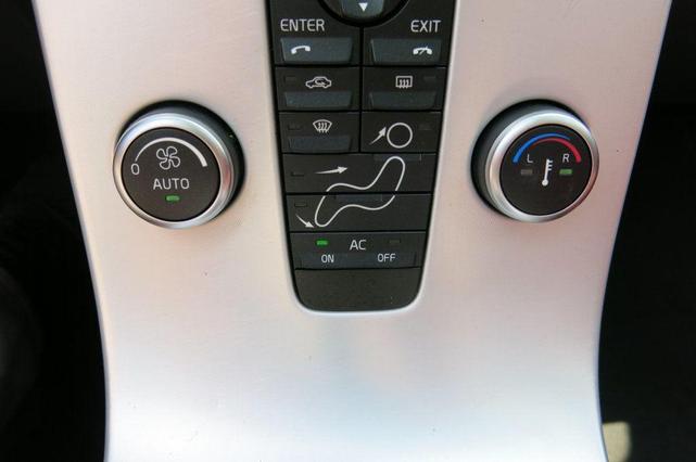 Photo of 2011 Flamenco Red Metallic Volvo C70