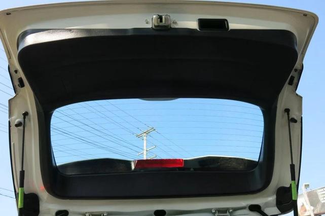 Photo of 2022 Crystal White Pearl Subaru Impreza