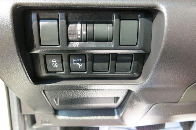 Photo of 2022 Crystal White Pearl Subaru Impreza