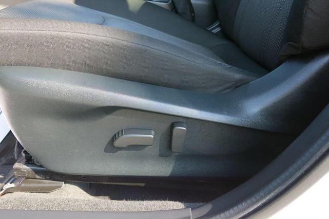 Photo of 2022 Crystal White Pearl Subaru Impreza