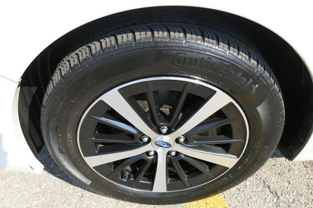 Photo of 2022 Crystal White Pearl Subaru Impreza