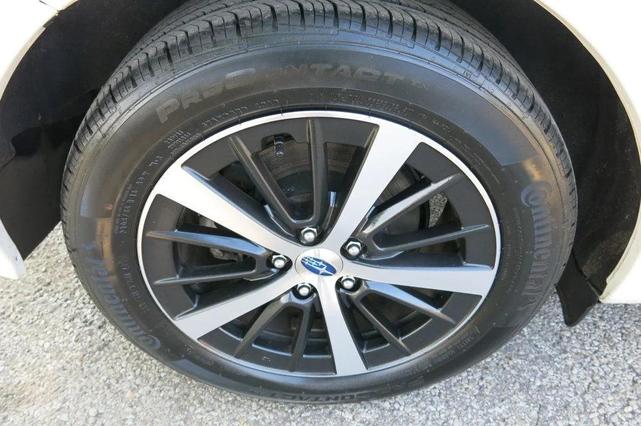 Photo of 2022 Crystal White Pearl Subaru Impreza