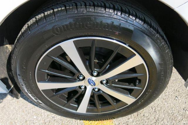 Photo of 2022 Crystal White Pearl Subaru Impreza