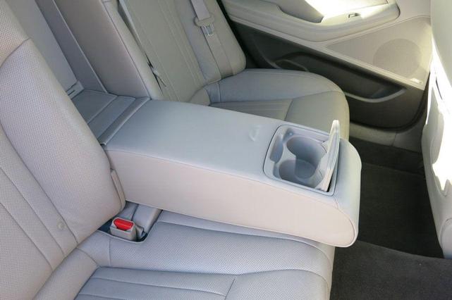 Photo of 2017 Casablanca White Genesis G80