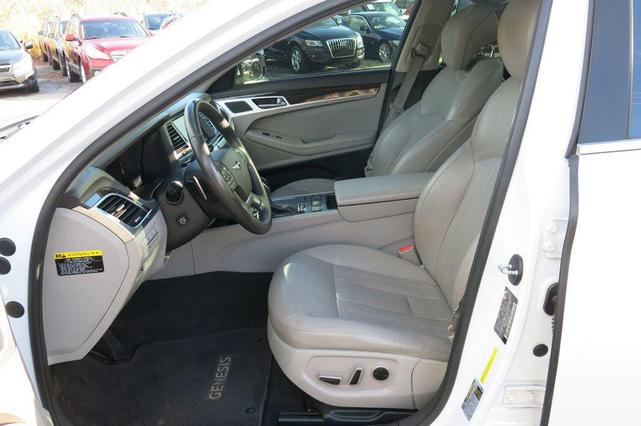 Photo of 2017 Casablanca White Genesis G80