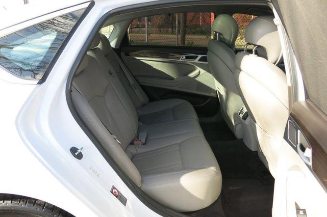 Photo of 2017 Casablanca White Genesis G80