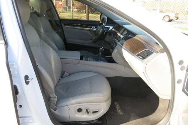 Photo of 2017 Casablanca White Genesis G80