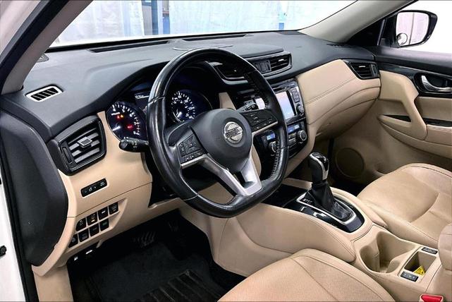 Photo of 2017 White Nissan Rogue
