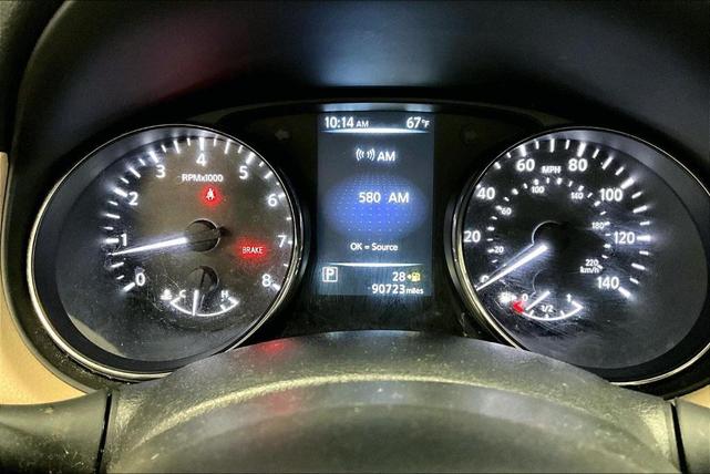 Photo of 2017 White Nissan Rogue