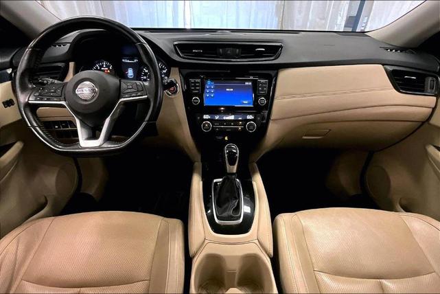 Photo of 2017 White Nissan Rogue