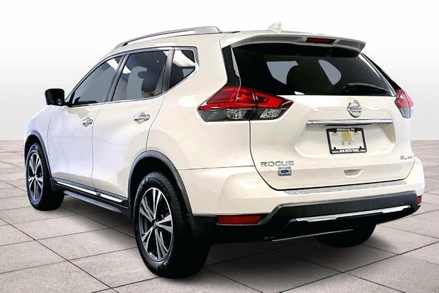 Photo of 2017 White Nissan Rogue