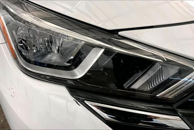 Photo of 2023 Cloud White Nissan Versa