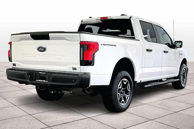 Photo of 2022 Oxford White Ford F-150 Lightning