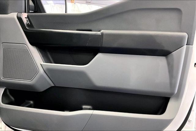 Photo of 2022 Oxford White Ford F-150 Lightning