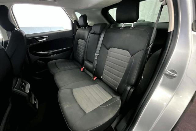 Photo of 2016 Ingot Silver Metallic Ford Edge