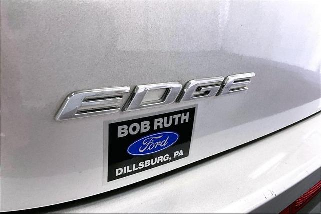 Photo of 2016 Ingot Silver Metallic Ford Edge