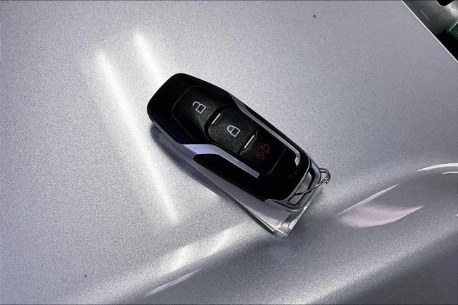 Photo of 2016 Ingot Silver Metallic Ford Edge