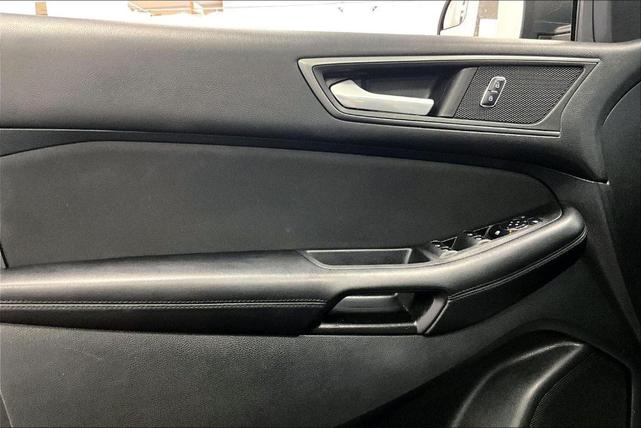 Photo of 2016 Ingot Silver Metallic Ford Edge