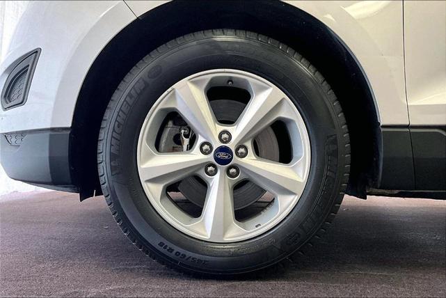 Photo of 2016 Ingot Silver Metallic Ford Edge