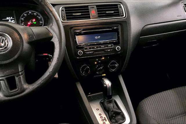 Photo of 2014 Platinum Gray Metallic Volkswagen Jetta