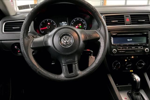 Photo of 2014 Platinum Gray Metallic Volkswagen Jetta