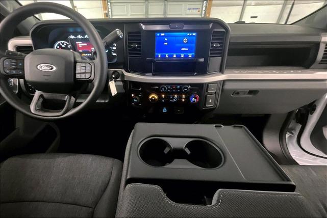 Photo of 2025 Oxford White Ford F-350