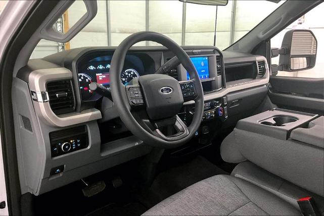 Photo of 2025 Oxford White Ford F-350