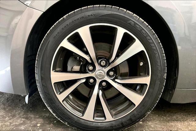Photo of 2018 Gun Metallic Nissan Maxima