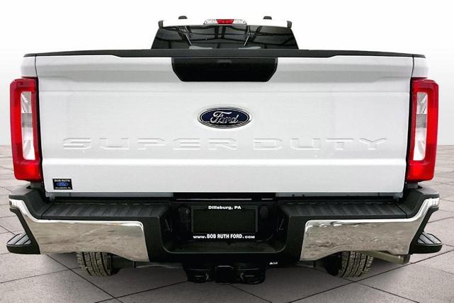 Photo of 2025 Oxford White Ford F-350