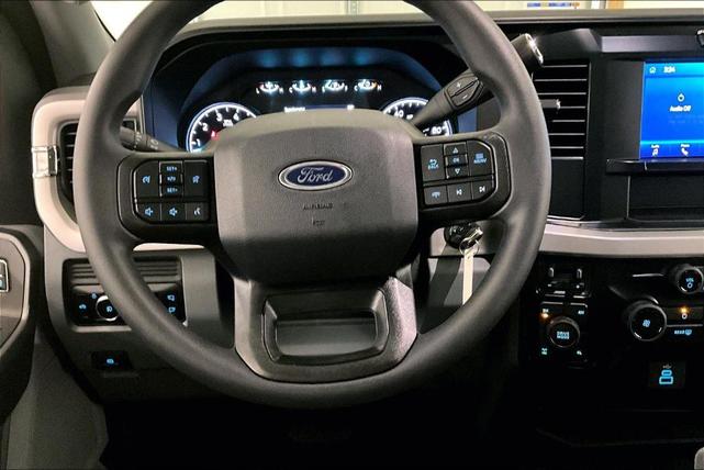 Photo of 2025 Oxford White Ford F-350
