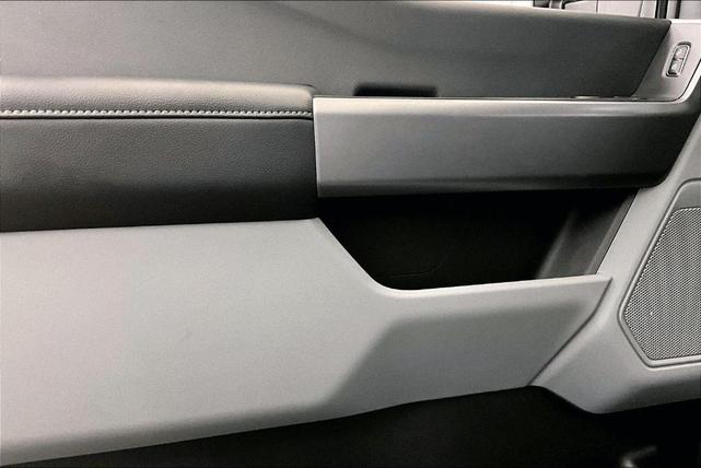 Photo of 2025 Oxford White Ford F-350