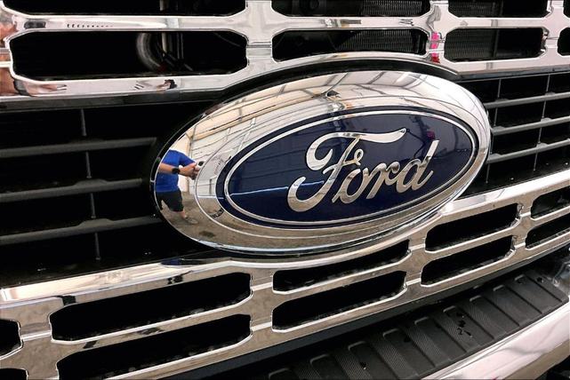 Photo of 2025 Oxford White Ford F-350